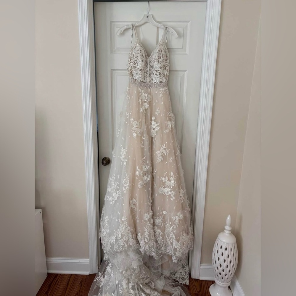 Calla Blanche Luxury wedding gown - Picture 2 of 7